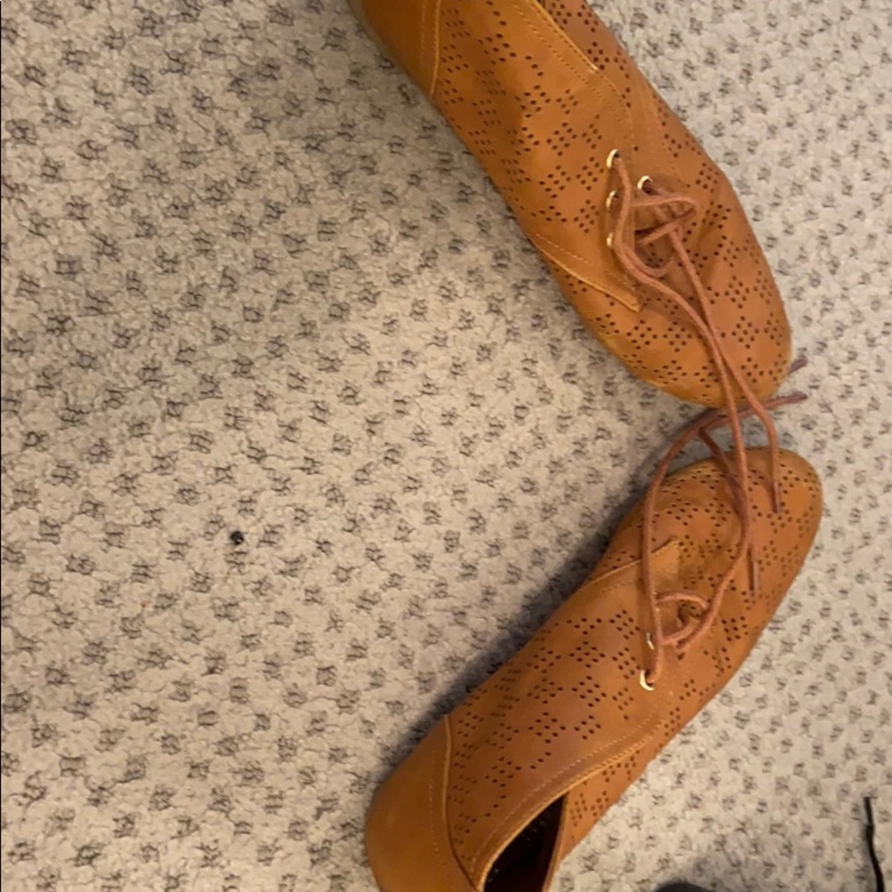 shoes - Picture 3 of 3